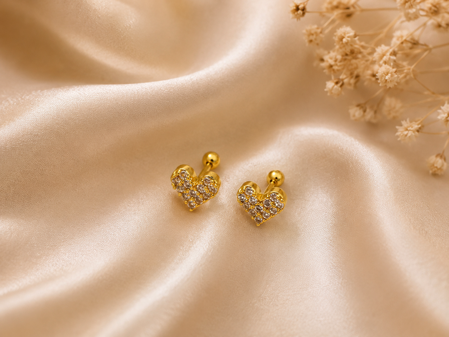 Minimal small heart studs