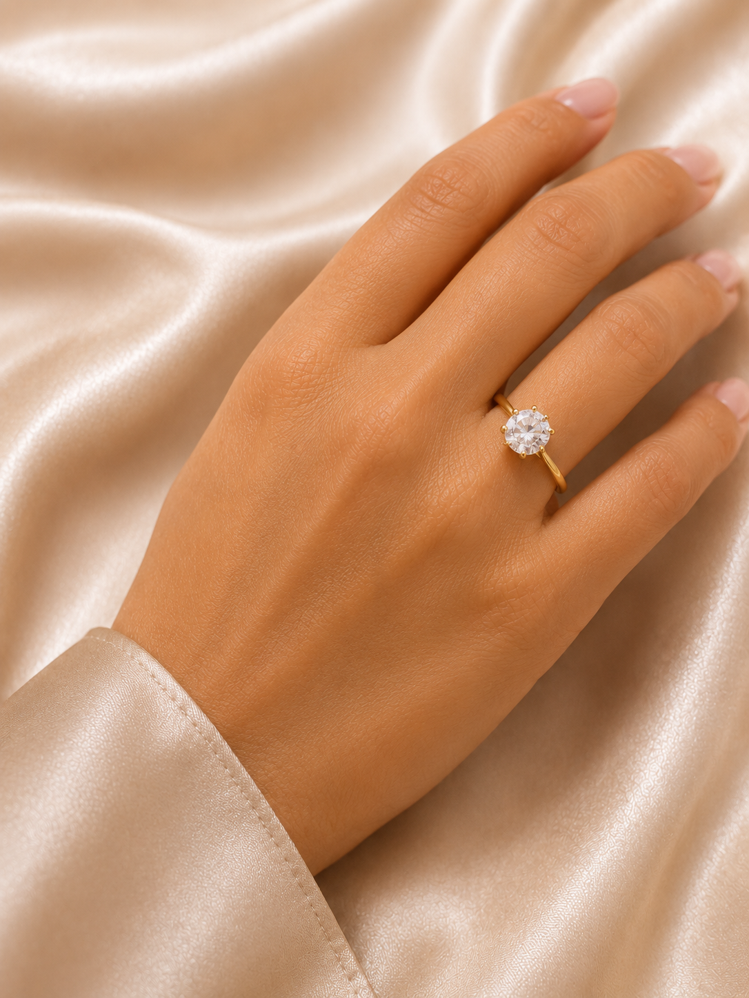 Single diamond solitaire ring