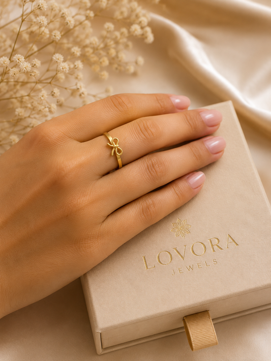 Amora Bow ring