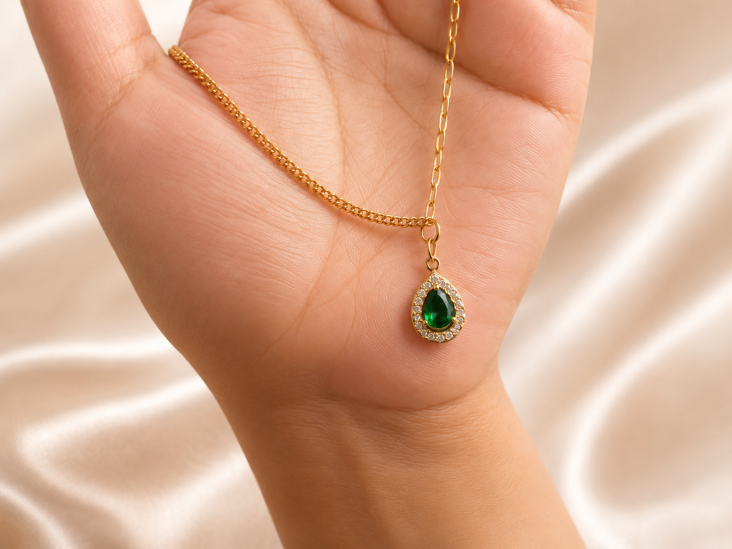 Emerald dewdrop neckpiece