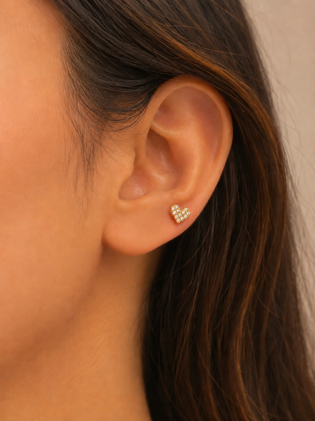 Minimal small heart studs