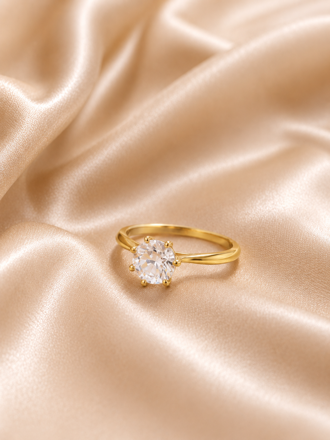 Single diamond solitaire ring