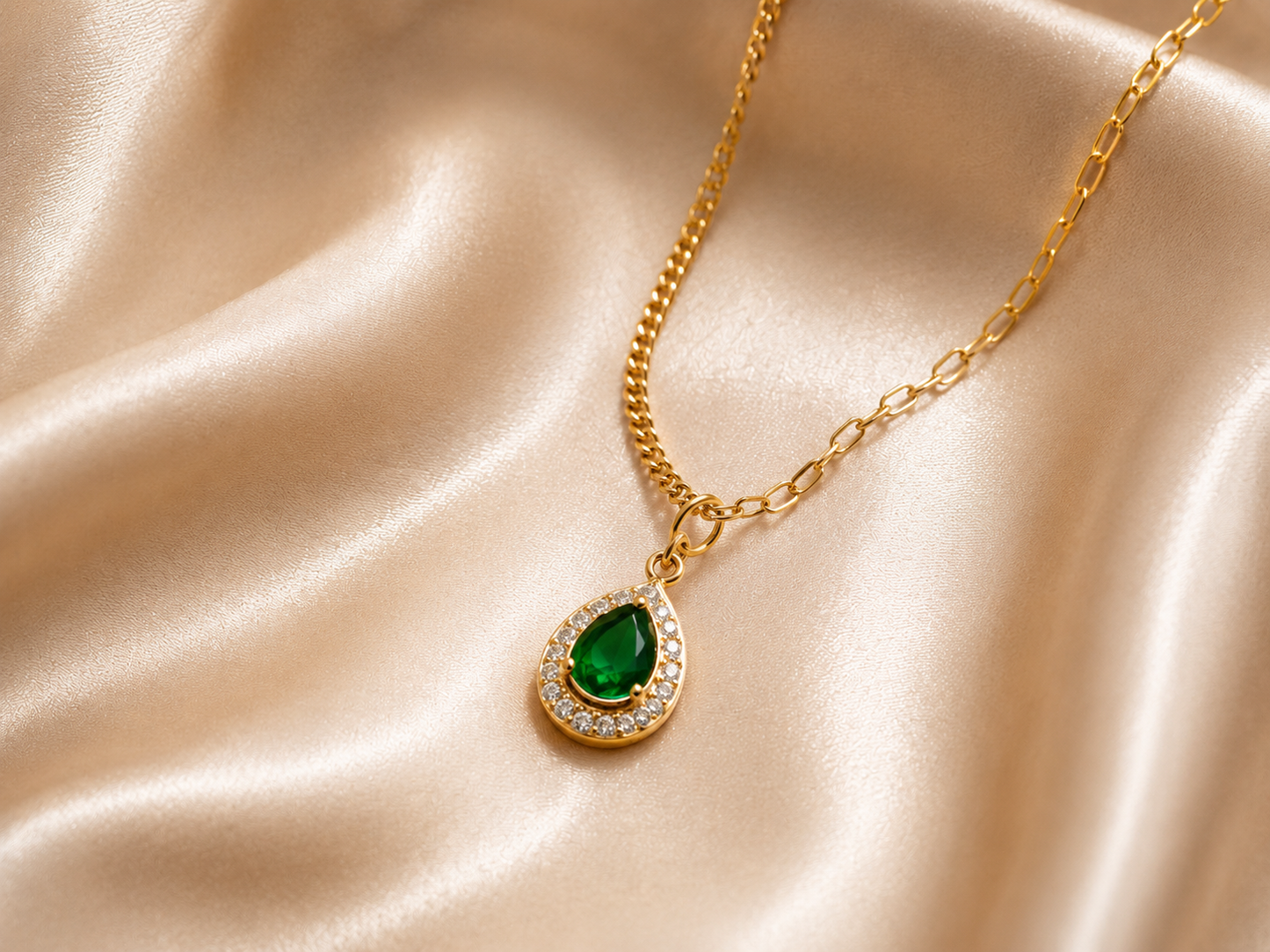 Emerald dewdrop neckpiece
