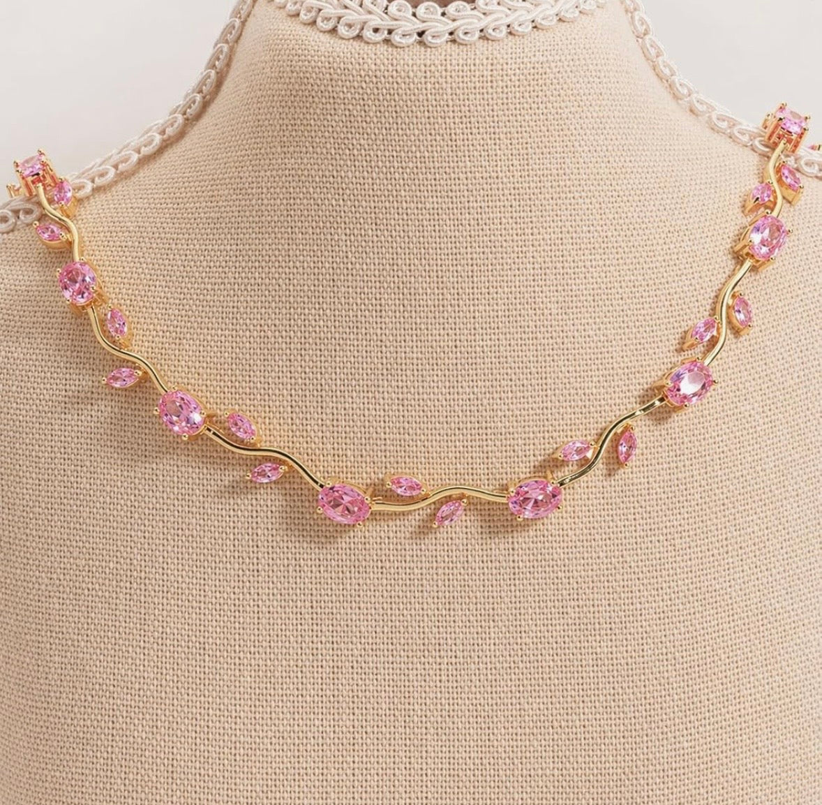 Tulip Aura Necklace